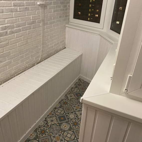 Отделка камнем с утеплением балкона Сапожок